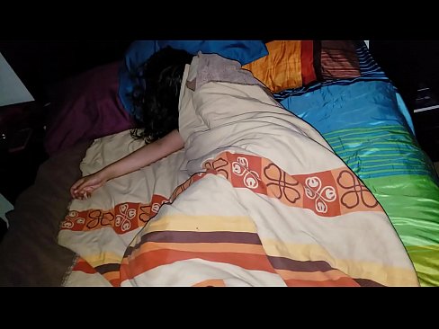 ❤️ सौतेनी आमा सुतेको बेला आफ्नी जवान सौतेनी आमालाई पिट्दै। गुदा अश्लील  ❌️❤